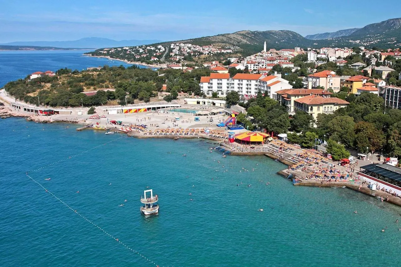 Apartments With A Parking Space Novi Vinodolski - 2421 Kroatië